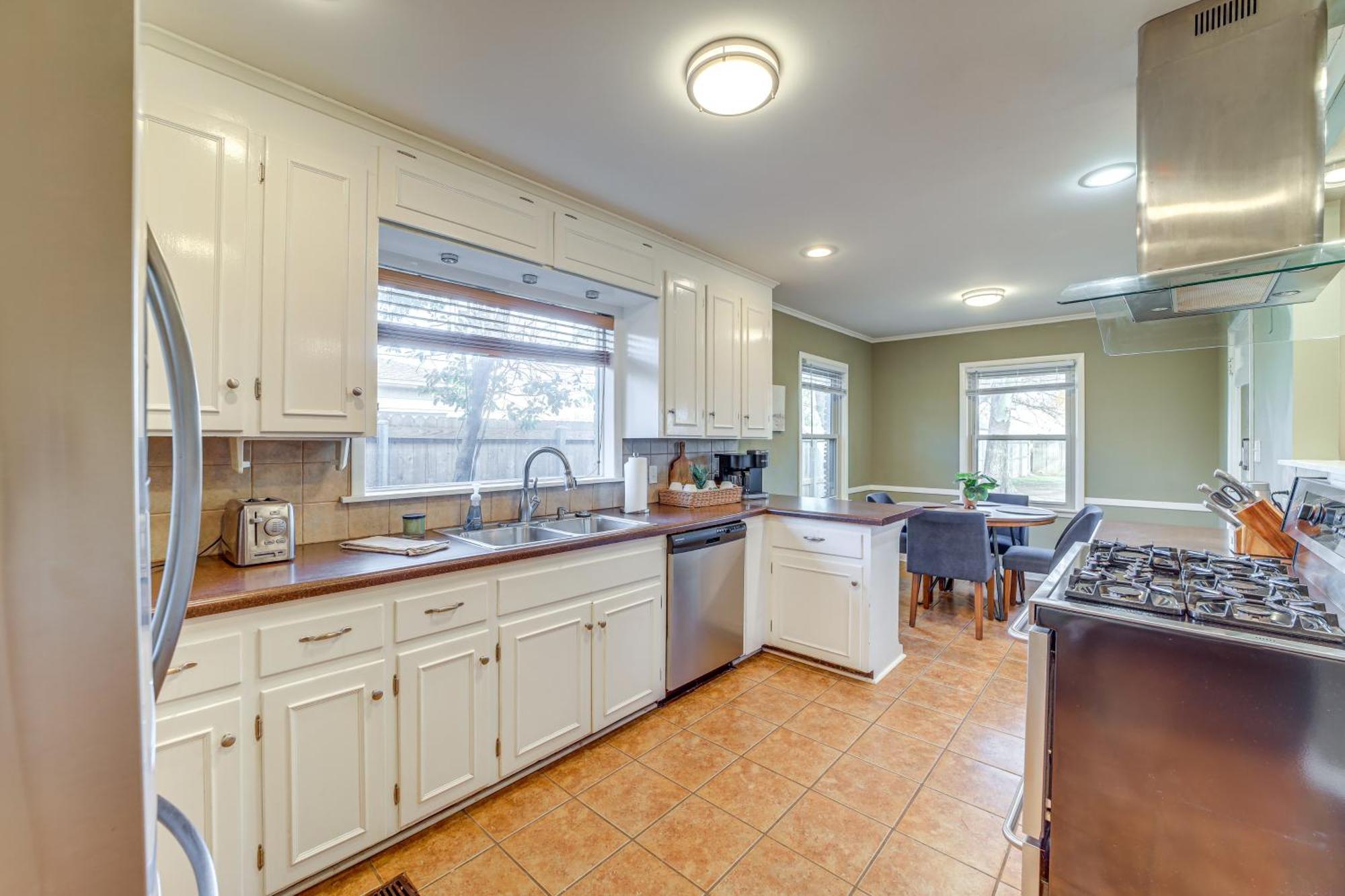 Holiday home 5 Mi To Downtown Groups Welcome! Tulsa