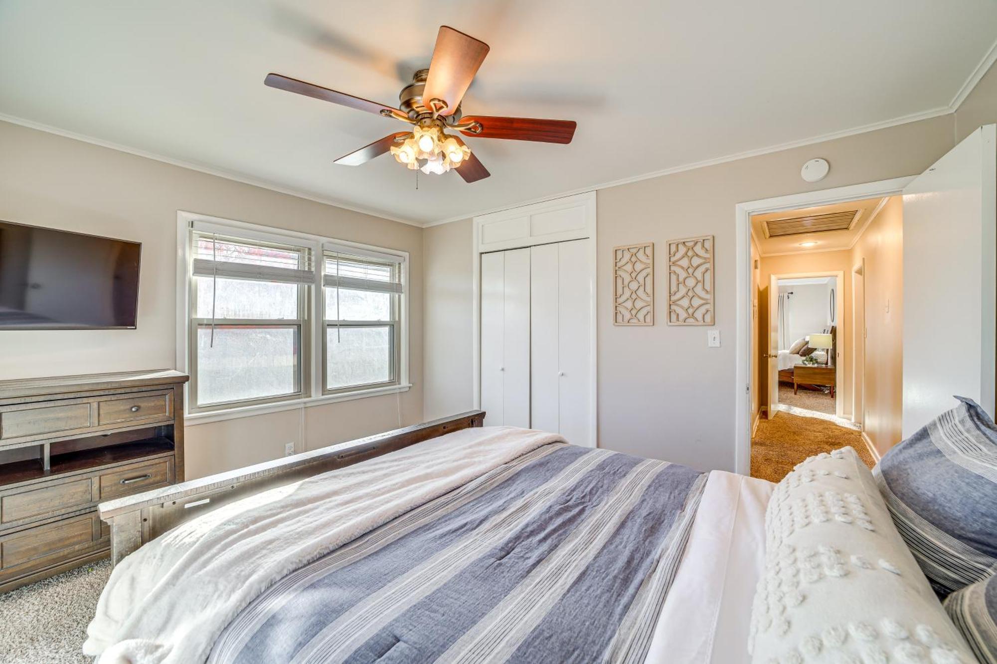 5 Mi To Downtown Groups Welcome! Holiday home *