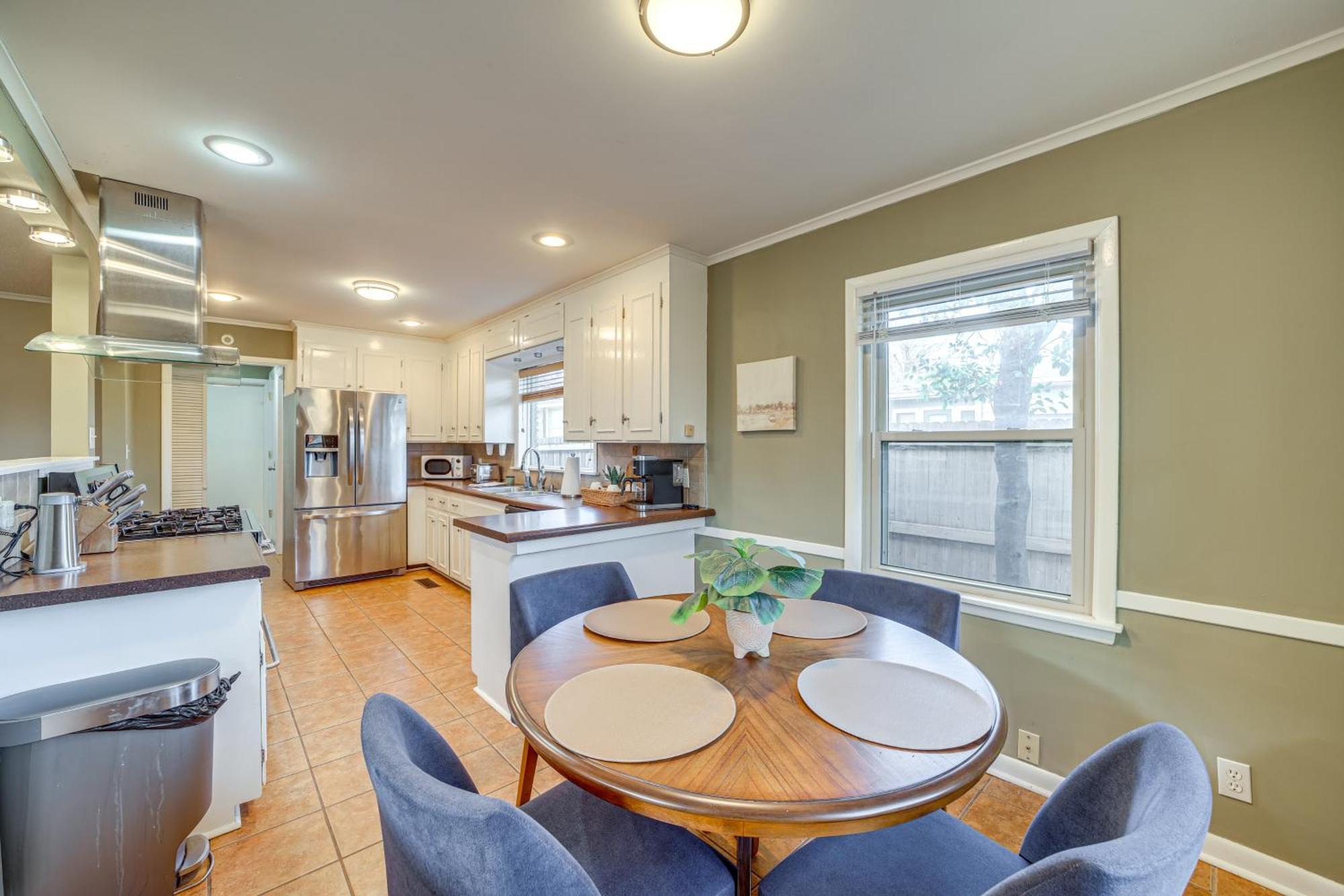 Holiday home 5 Mi To Downtown Groups Welcome! *