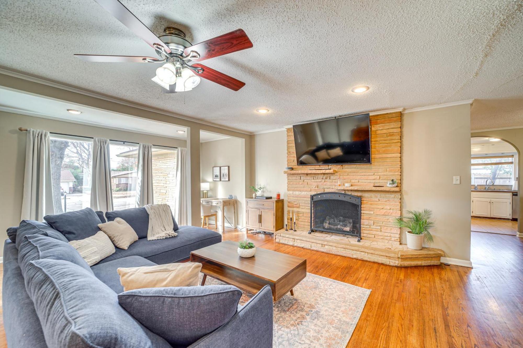 Holiday home 5 Mi To Downtown Groups Welcome! *