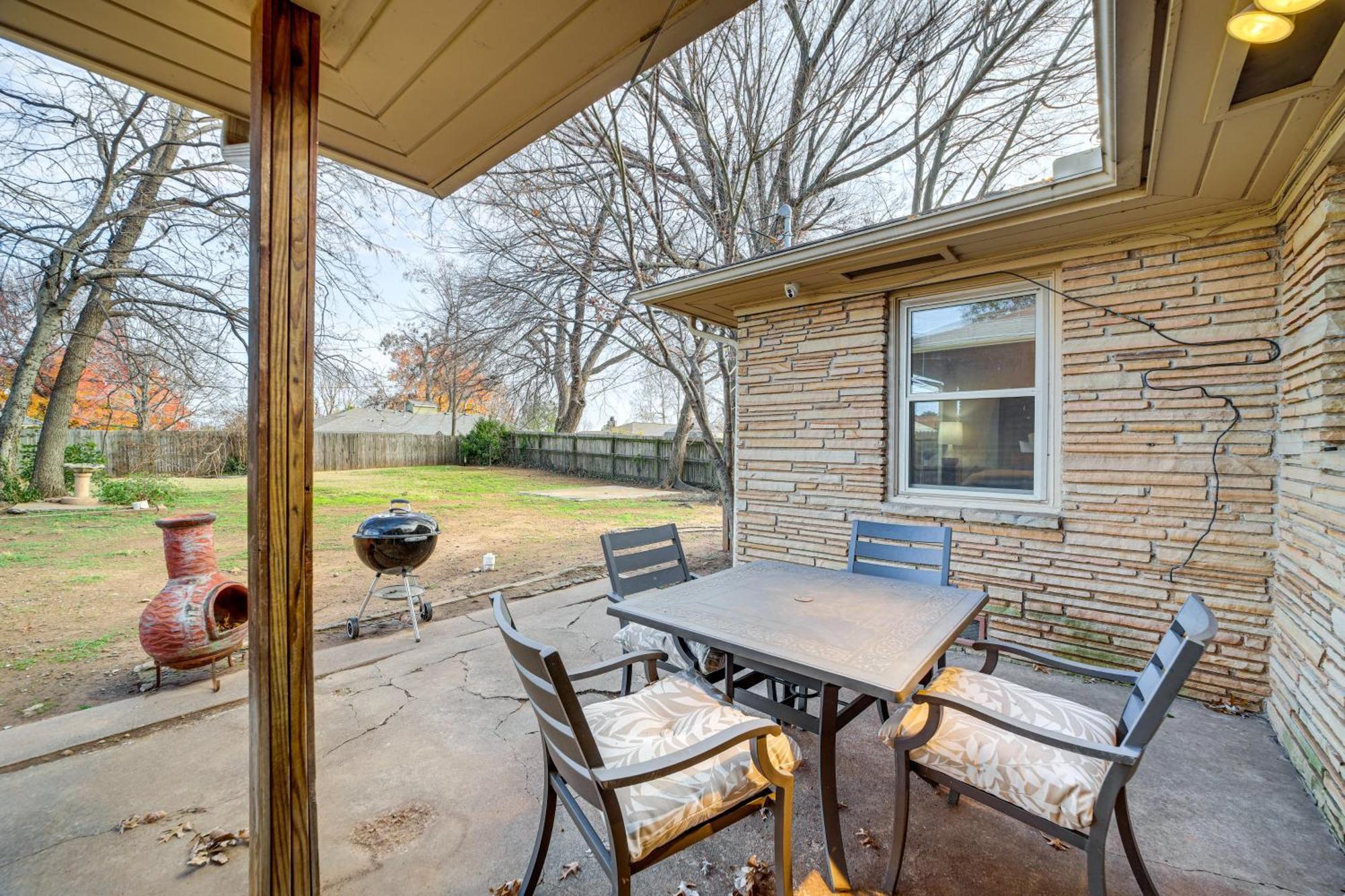 5 Mi To Downtown Groups Welcome! Holiday home