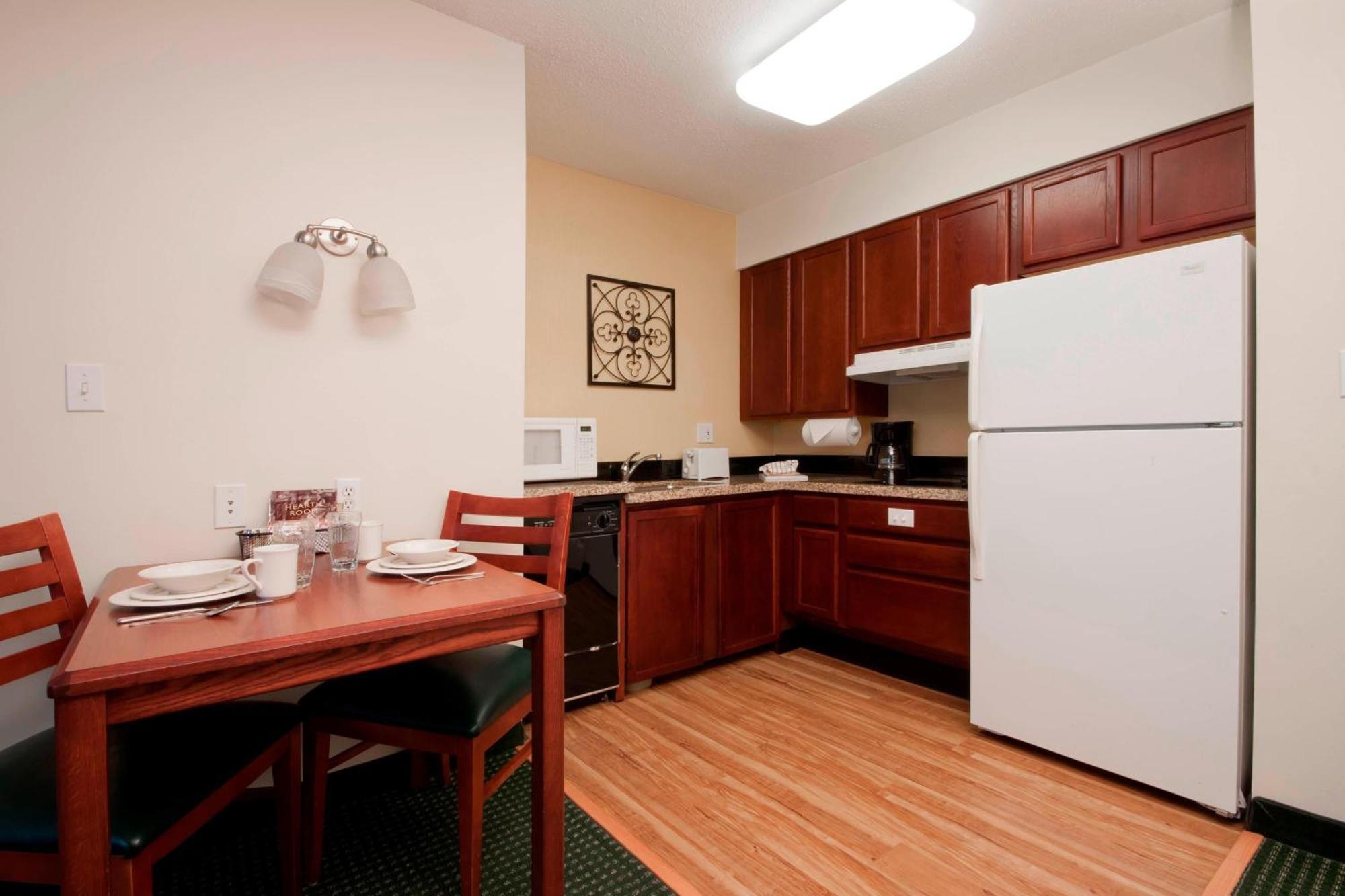 Hotel By Marriott South Tulsa