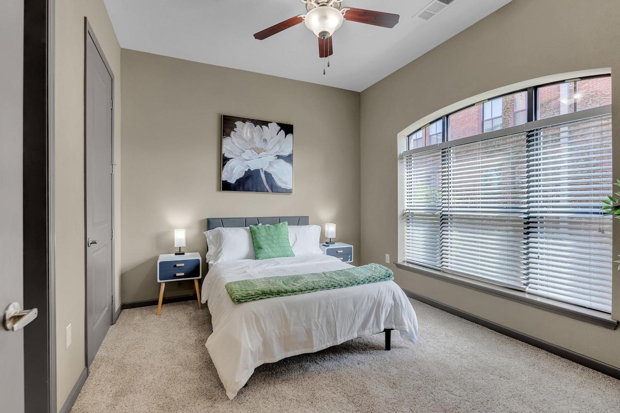 Cozy 2br Near Bok Center - Gym, Pool, Pet Friendly Tulsa