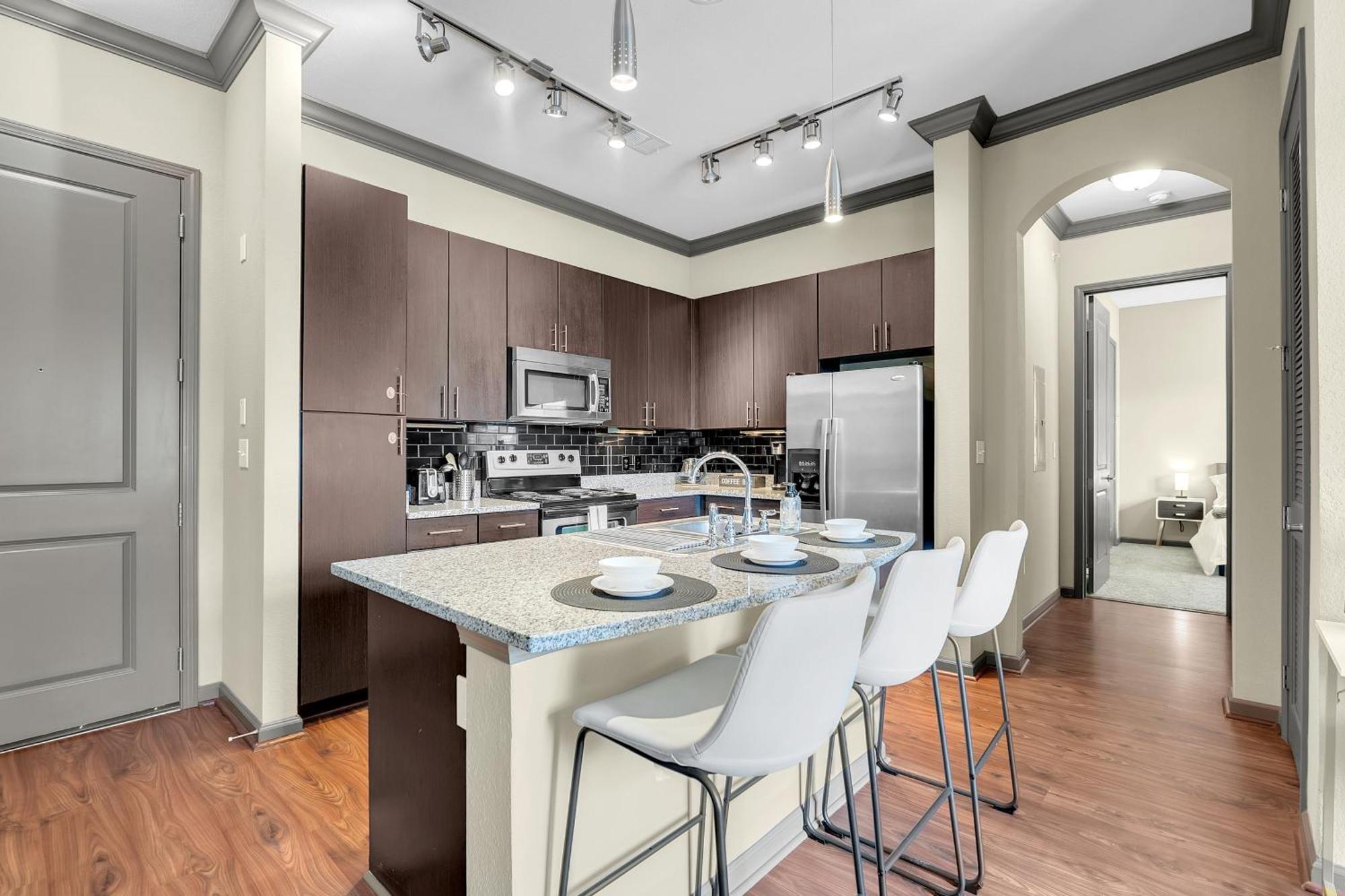 Cozy 2br Near Bok Center - Gym, Pool, Pet Friendly Apartment Tulsa