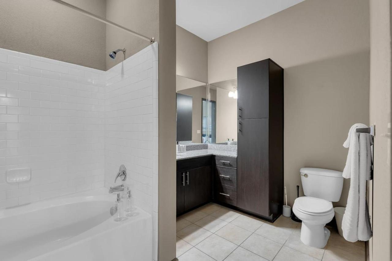 Cozy 2br Near Bok Center-gym, Pool, Pet Frndly