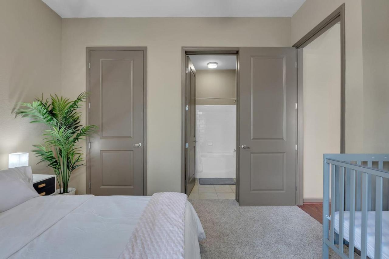 Cozy 2br Near Bok Center-gym, Pool, Pet Frndly Apartment Tulsa