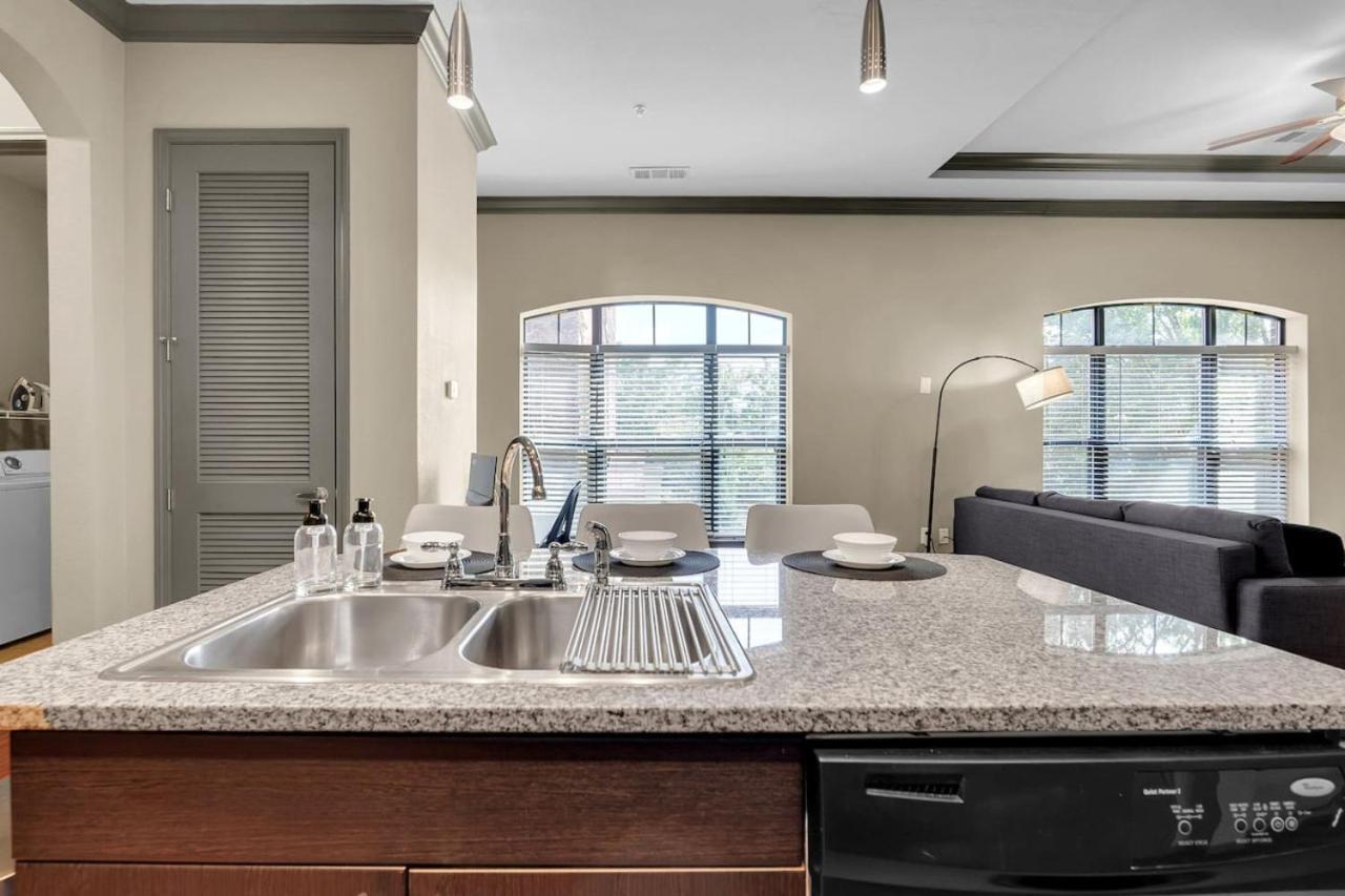 Apartment Cozy 2br Near Bok Center-gym, Pool, Pet Frndly