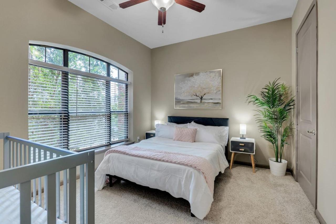 Cozy 2br Near Bok Center-gym, Pool, Pet Frndly