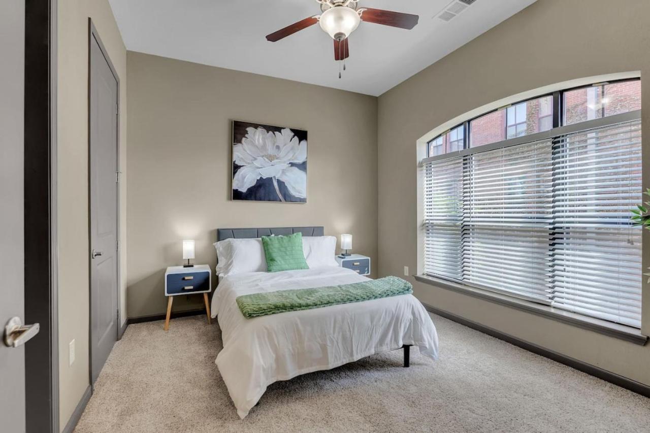 Cozy 2br Near Bok Center-gym, Pool, Pet Frndly