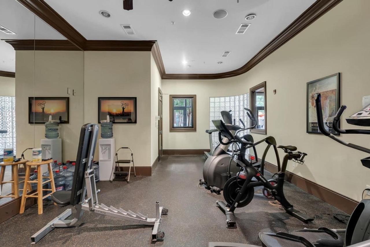 Cozy 2br Near Bok Center - Gym, Pool, Pet Friendly Apartment Tulsa