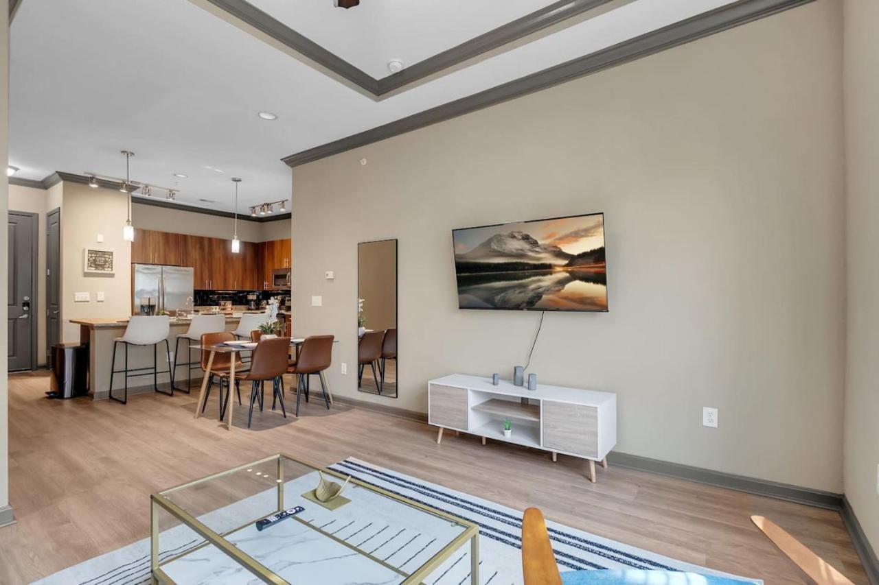 Cozy 2br Near Bok Center - Gym, Pool, Pet Friendly Apartment *