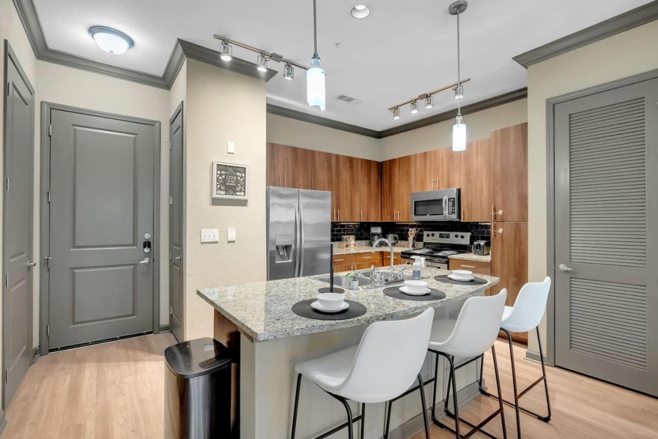 Cozy 2br Near Bok Center - Gym, Pool, Pet Friendly *
