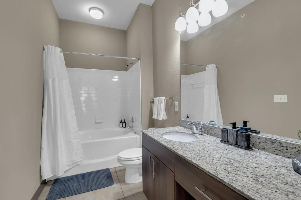 Cozy 2br Near Bok Center - Gym, Pool, Pet Friendly Apartment Tulsa