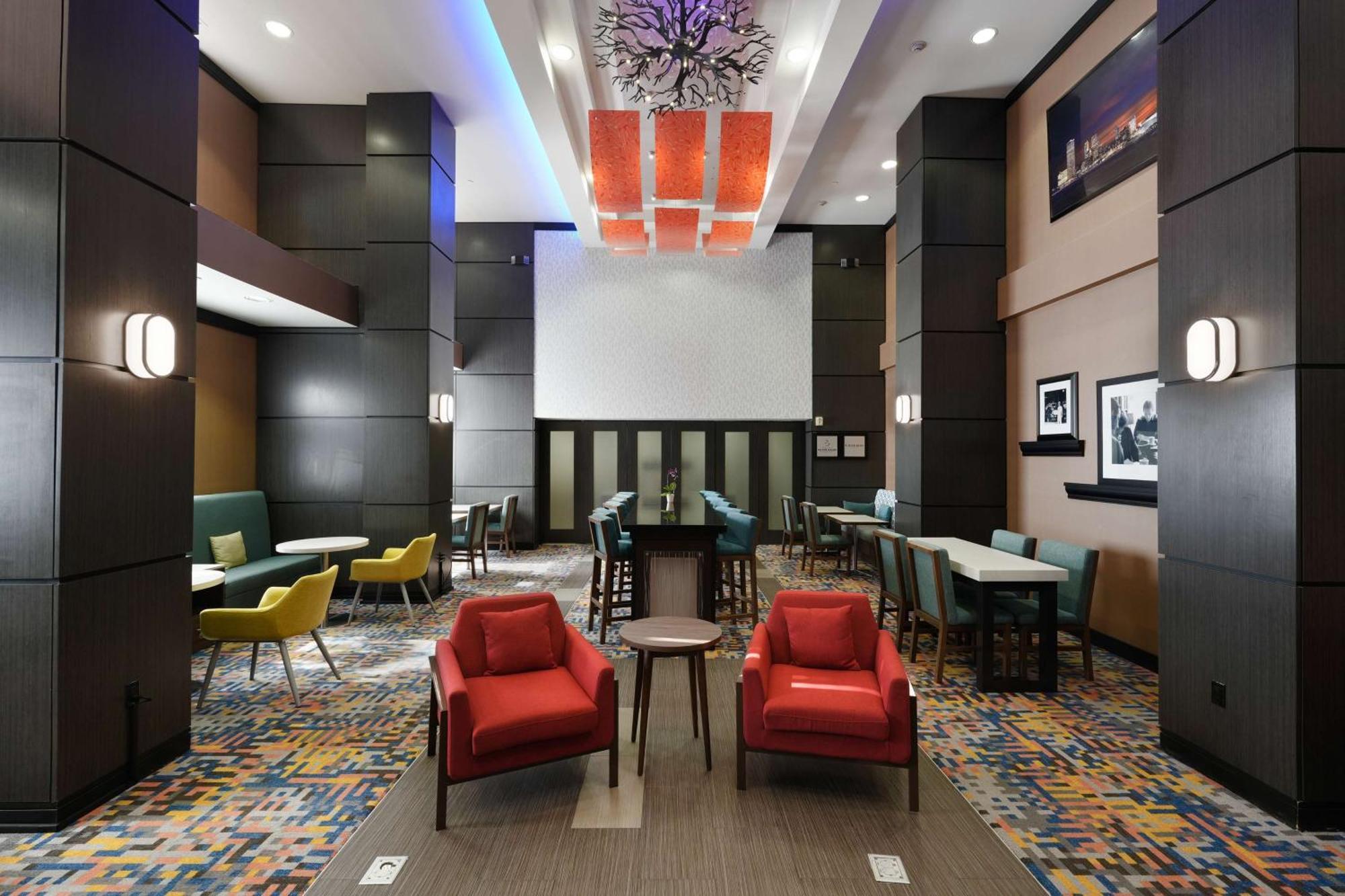 Hotel Hampton And Tulsa