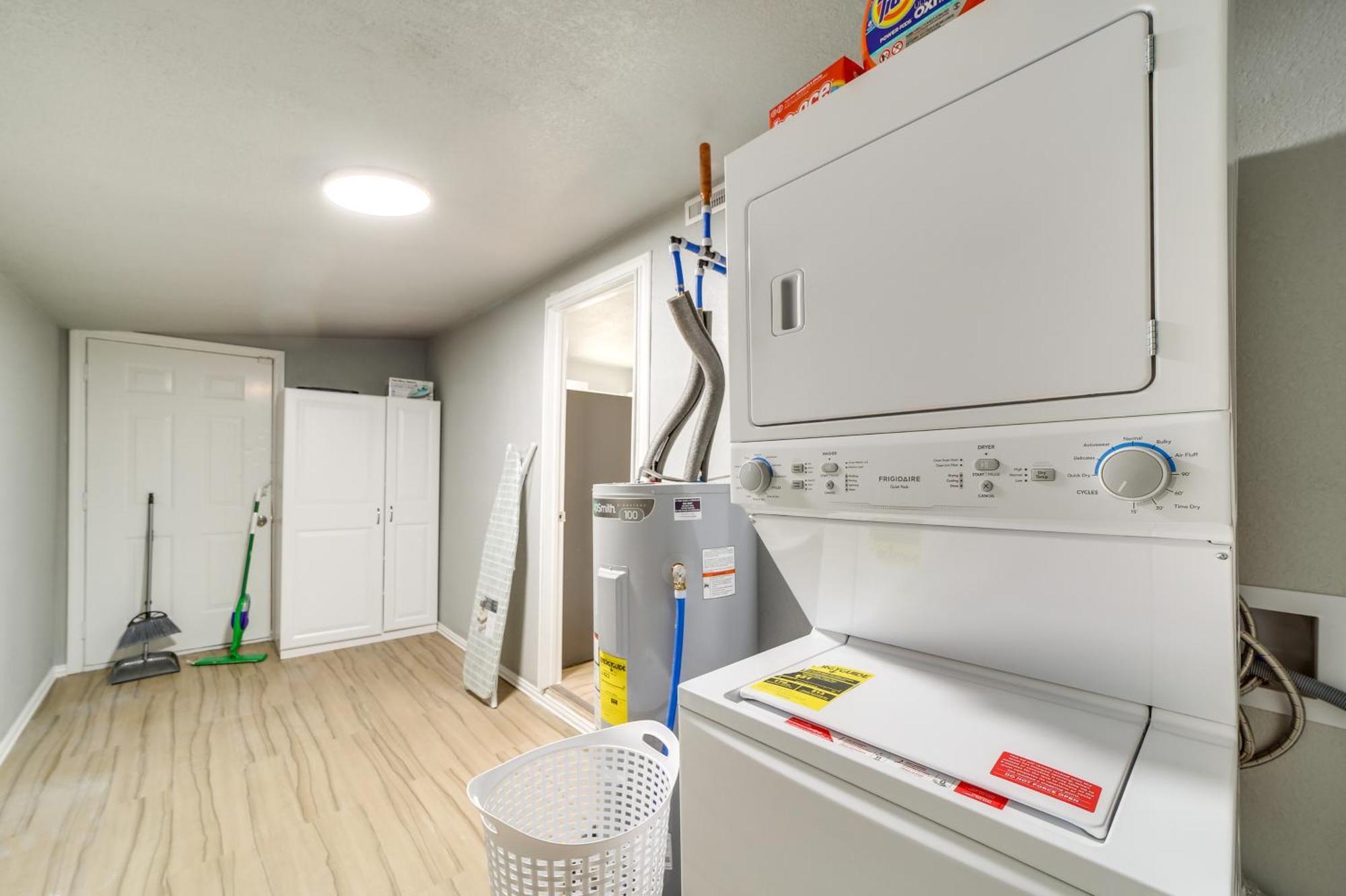 Holiday home Convenient - 2 Mi To Downtown!