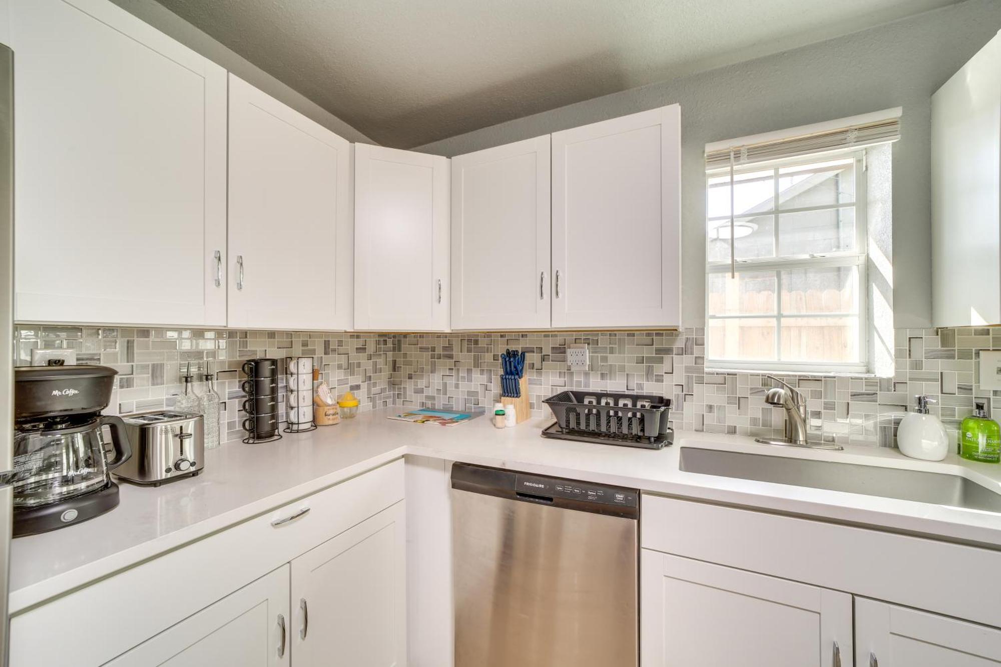 Holiday home Convenient - 2 Mi To Downtown!
