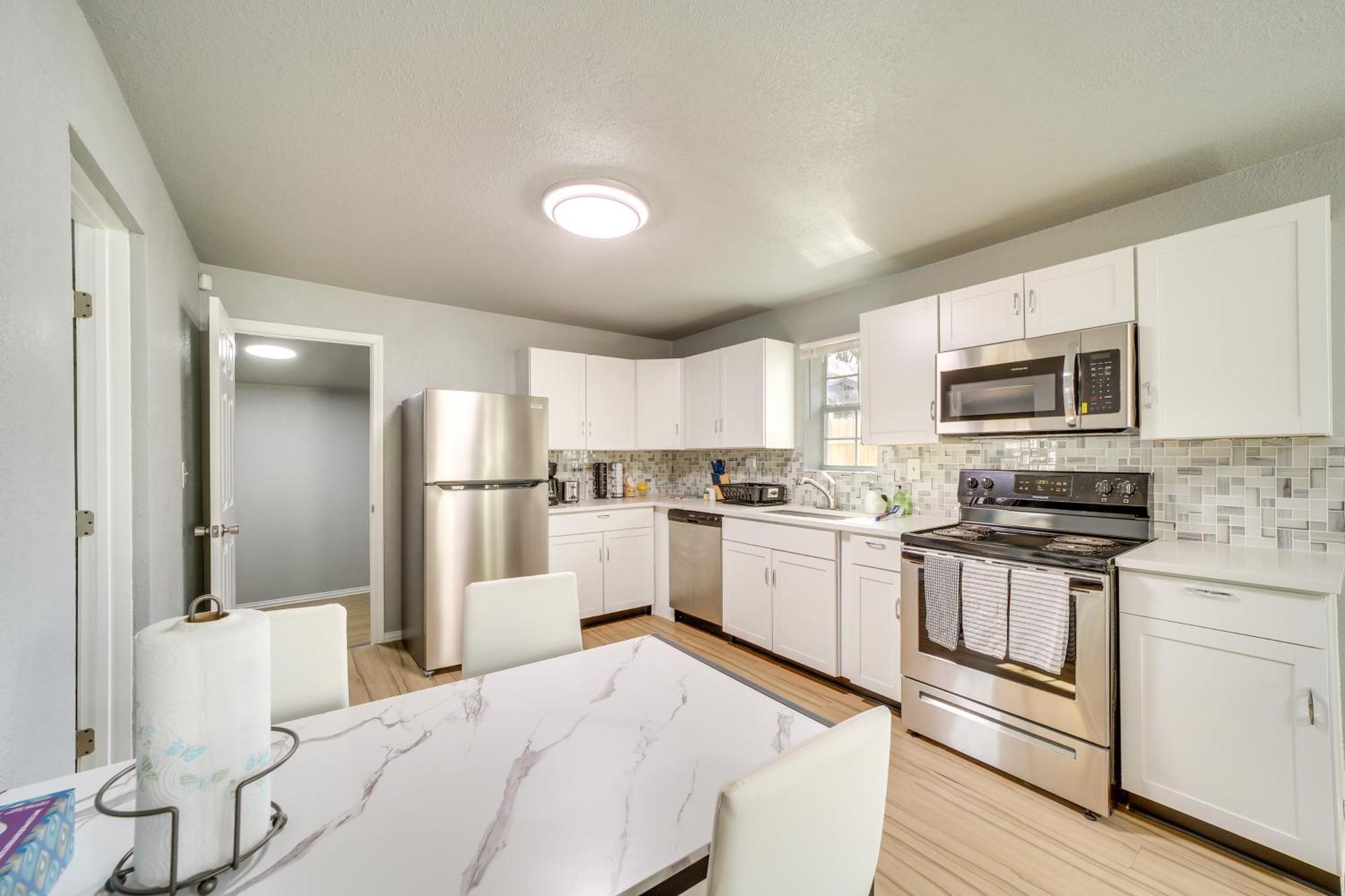 Convenient - 2 Mi To Downtown! *