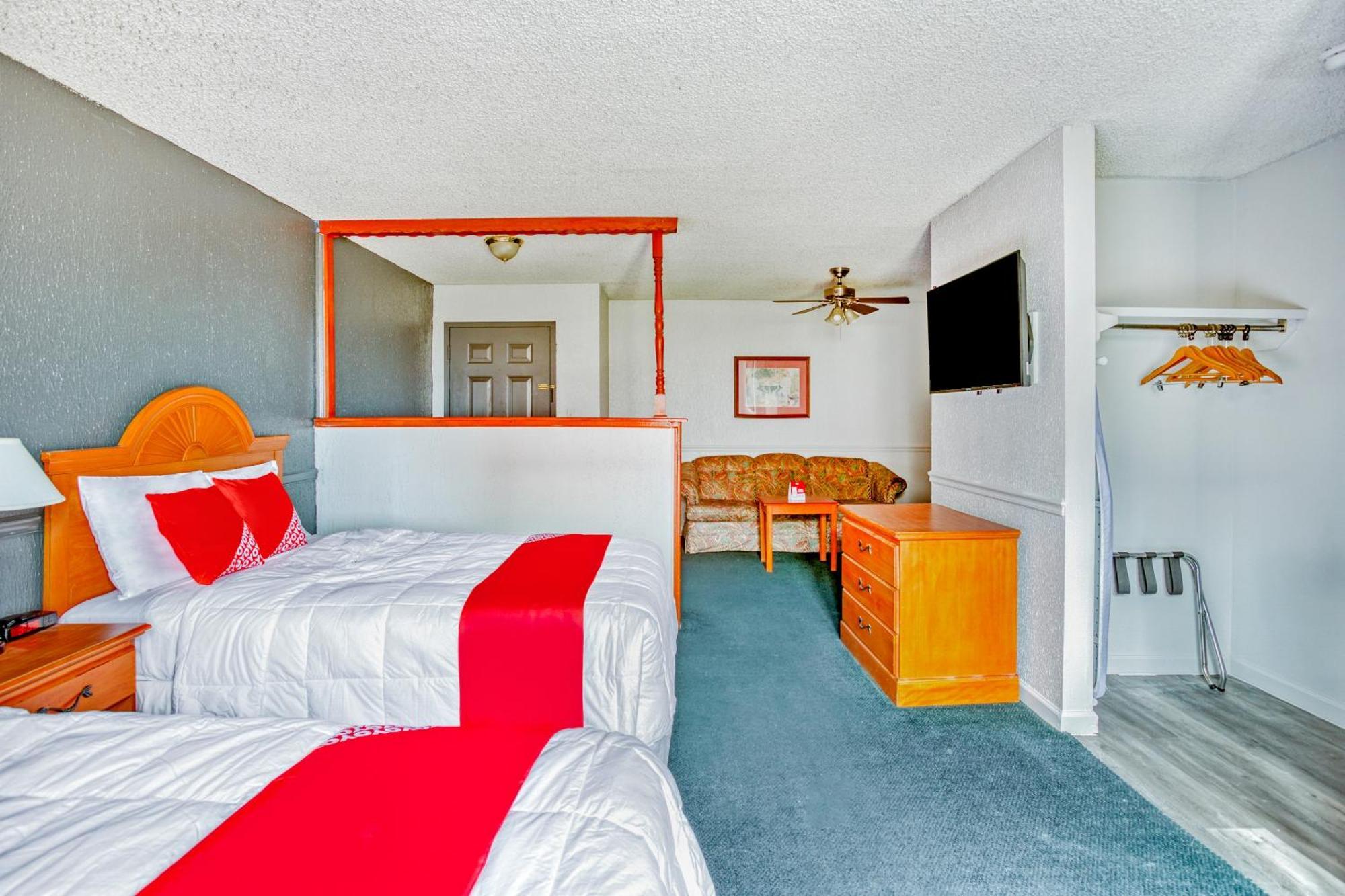 Oyo Townhouse Woodland Hills Hotel 2*