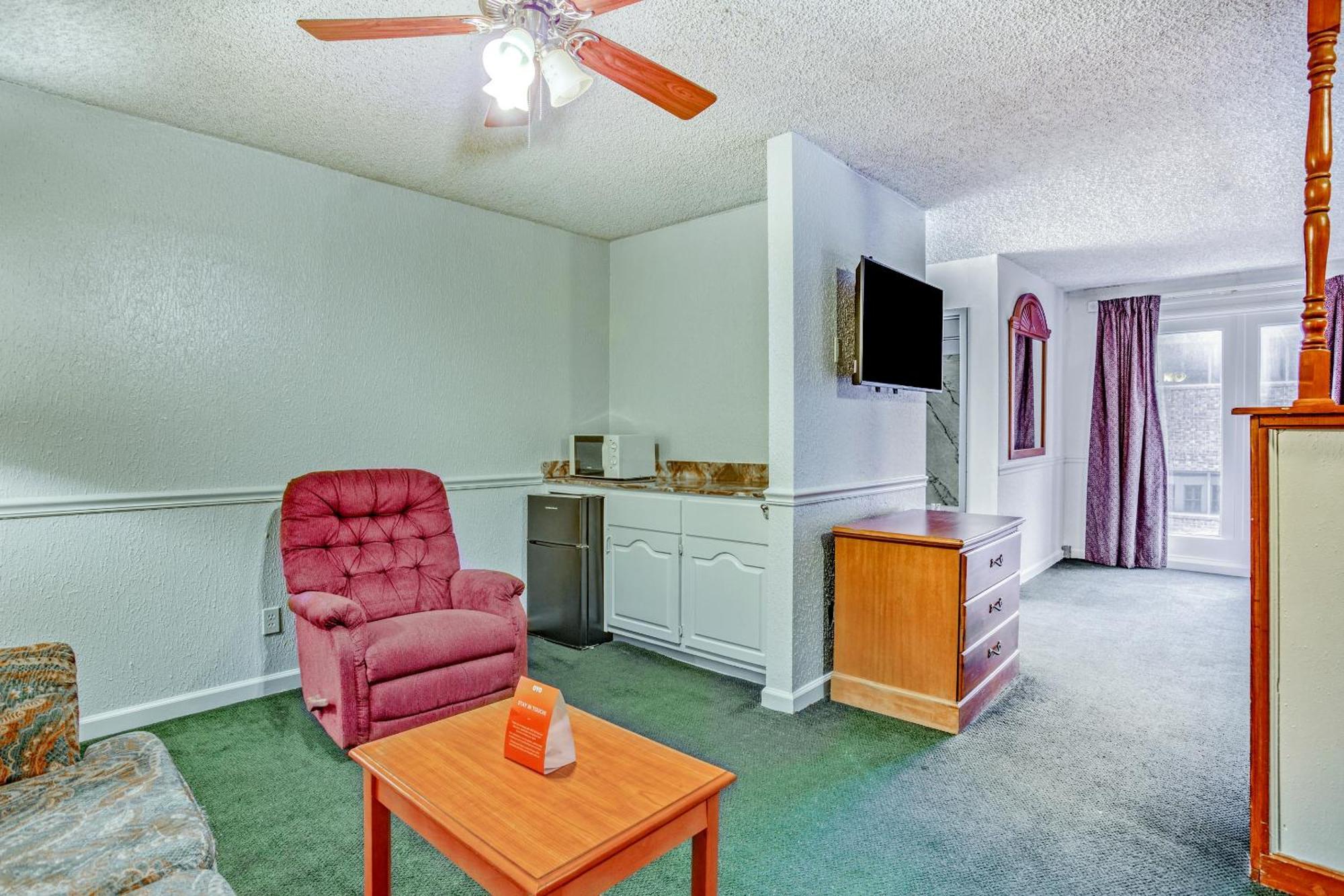 Hotel Oyo Townhouse Woodland Hills Tulsa