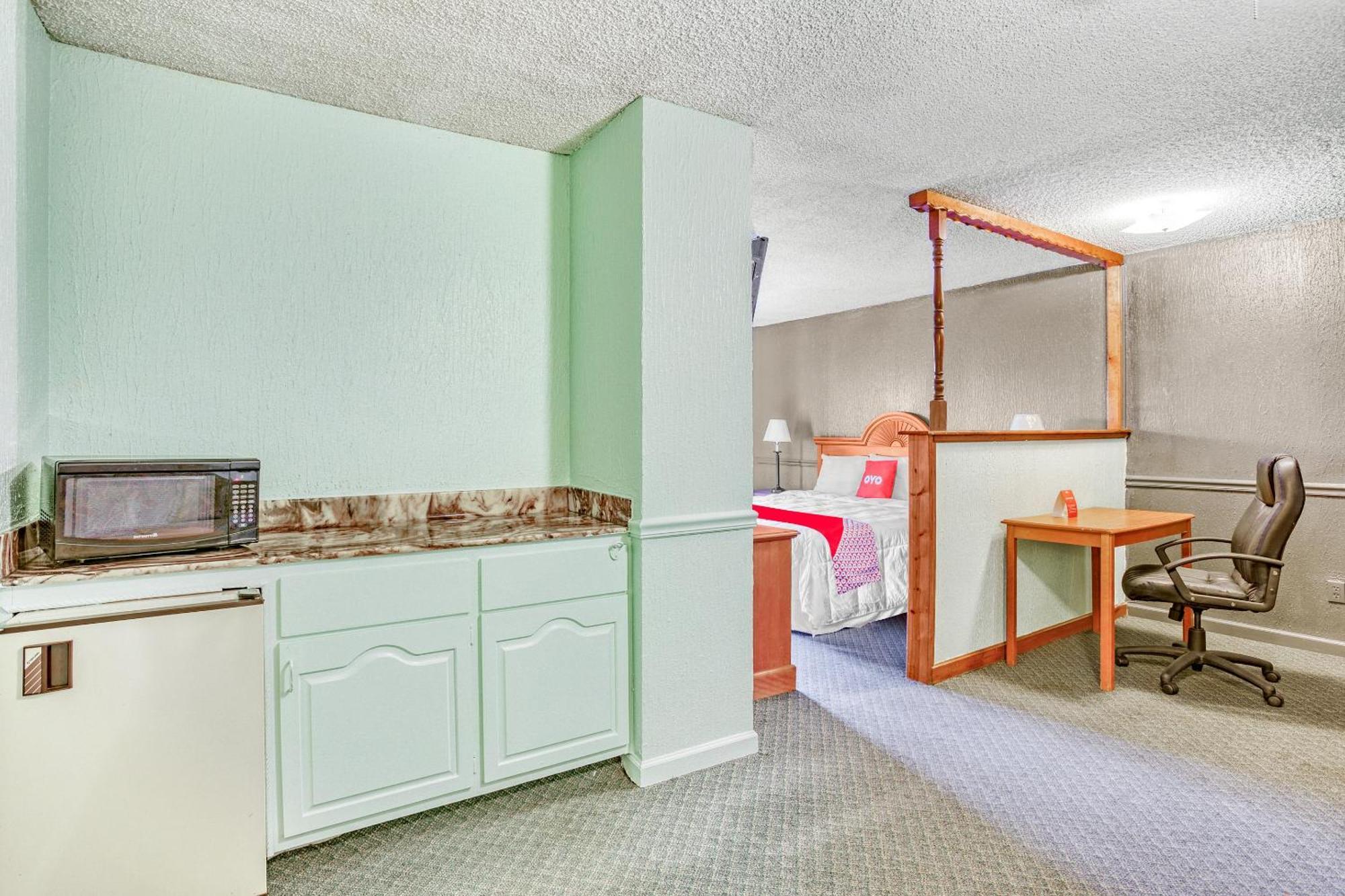 Oyo Townhouse Woodland Hills Hotel