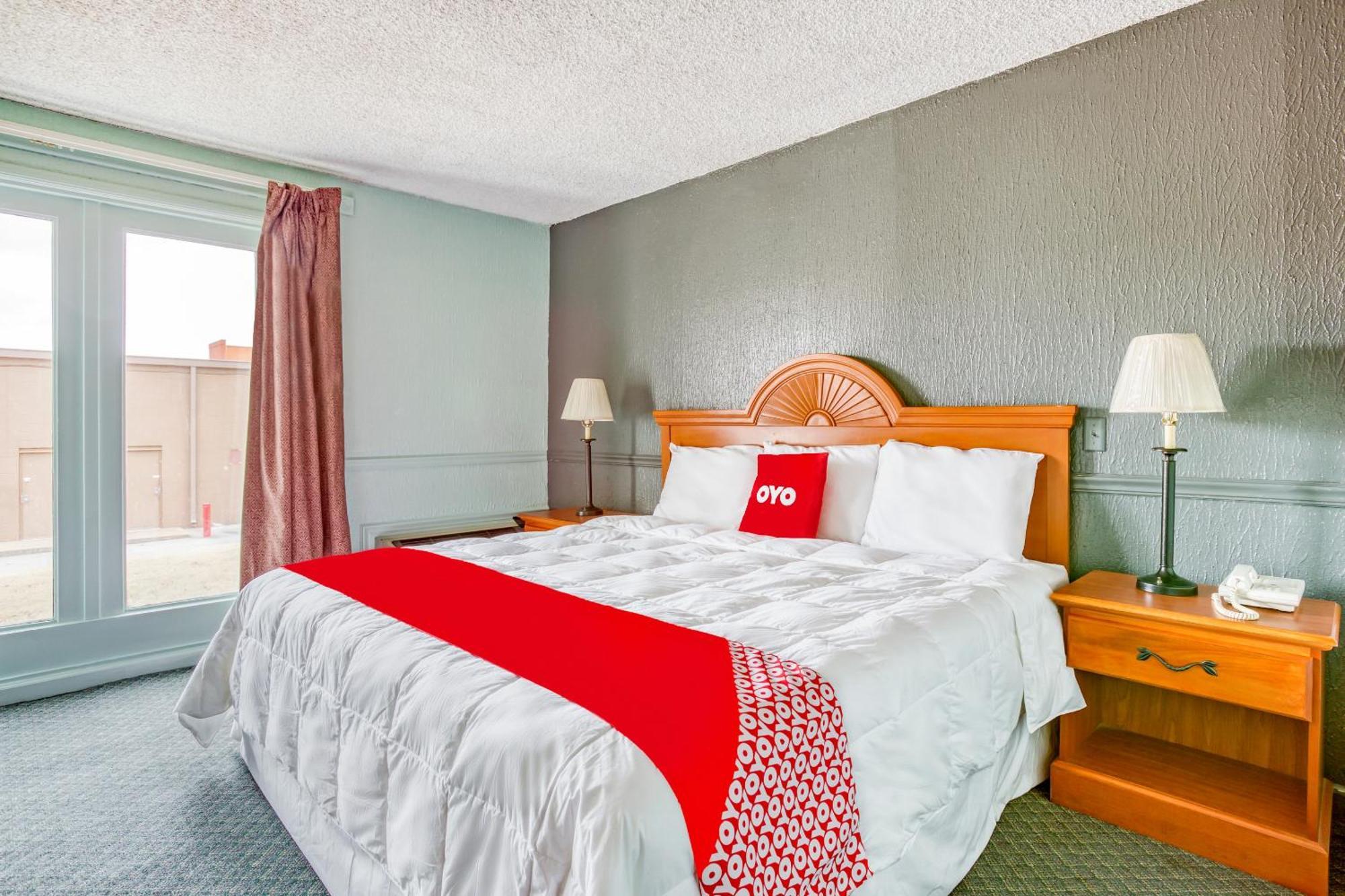 Hotel Oyo Townhouse Woodland Hills Tulsa