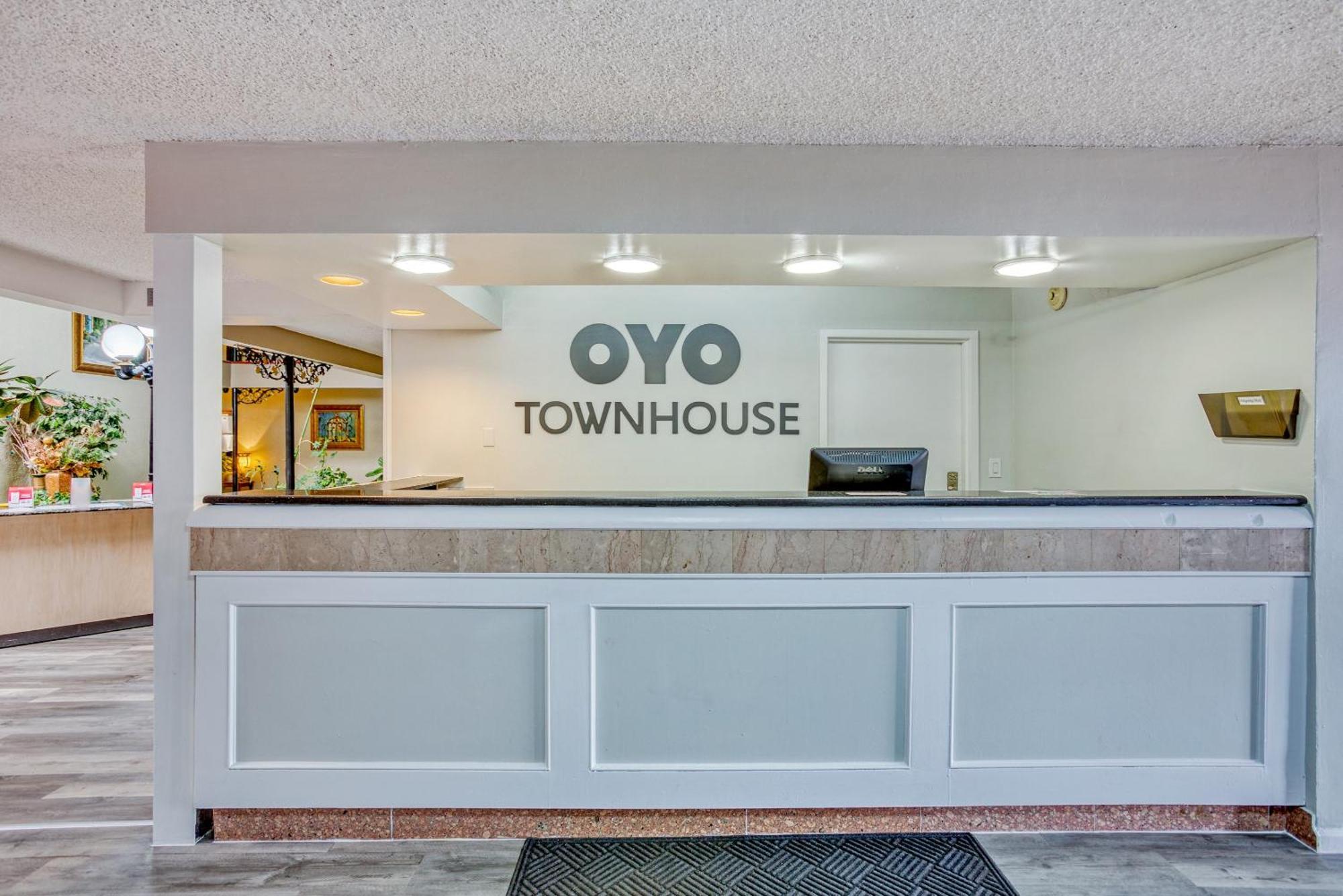 Oyo Townhouse Woodland Hills Tulsa
