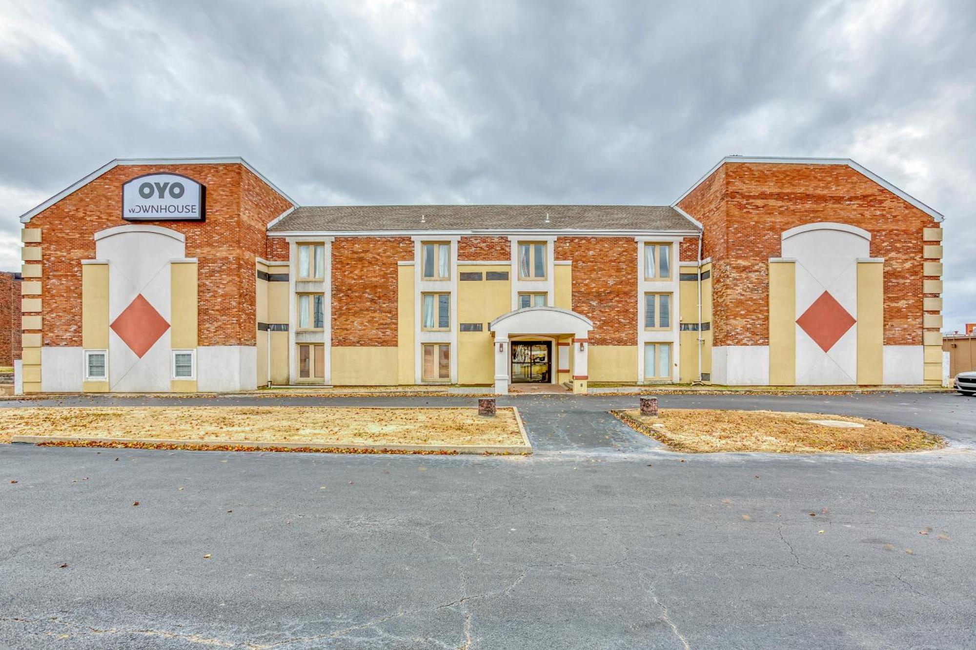 Hotel Oyo Townhouse Woodland Hills 2*