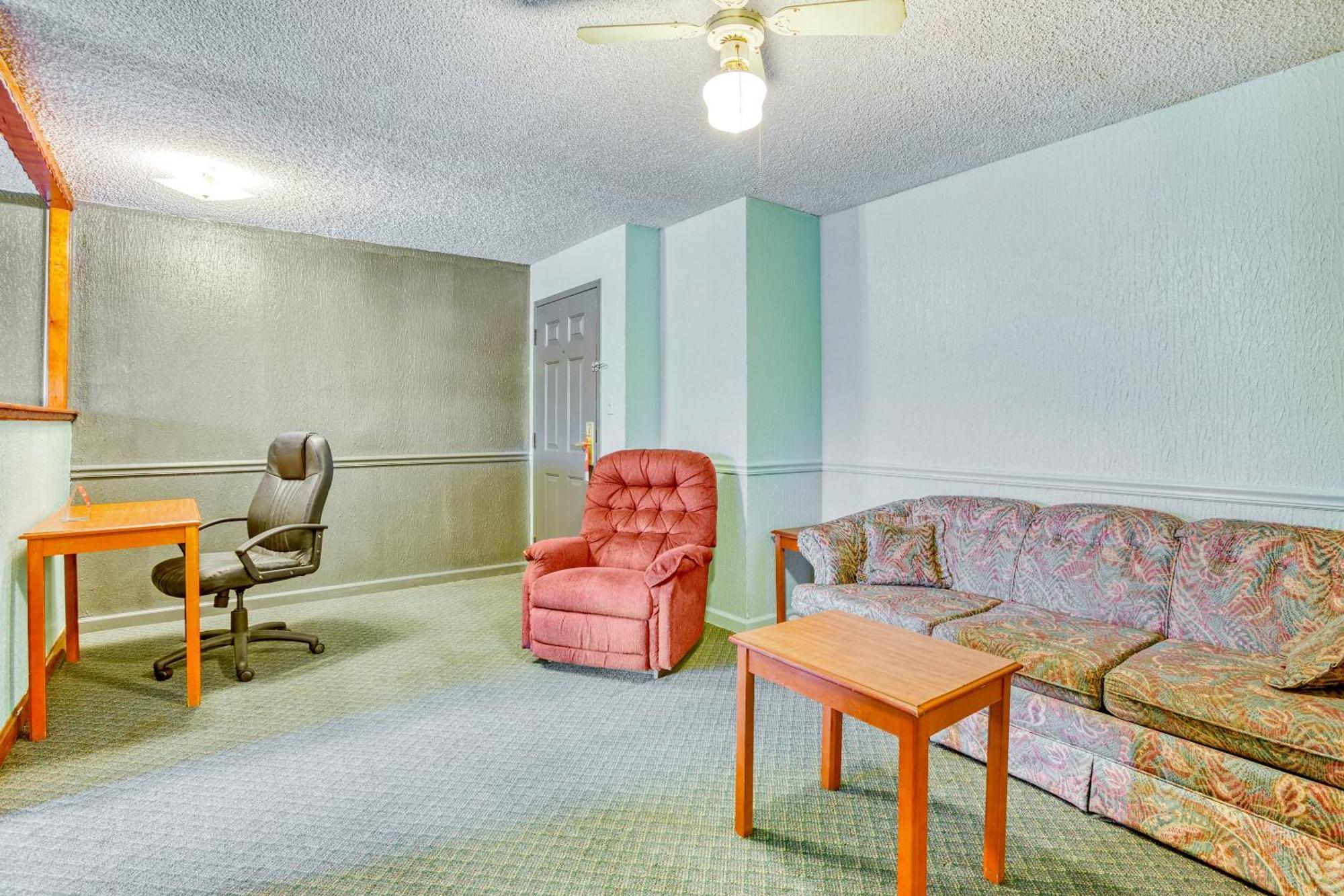 Oyo Townhouse Woodland Hills 2*