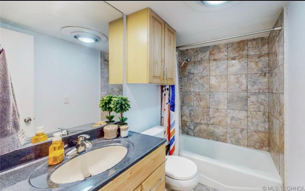 Centrally Located 5 Bedroom 3 Bath 8 Beds * Tulsa