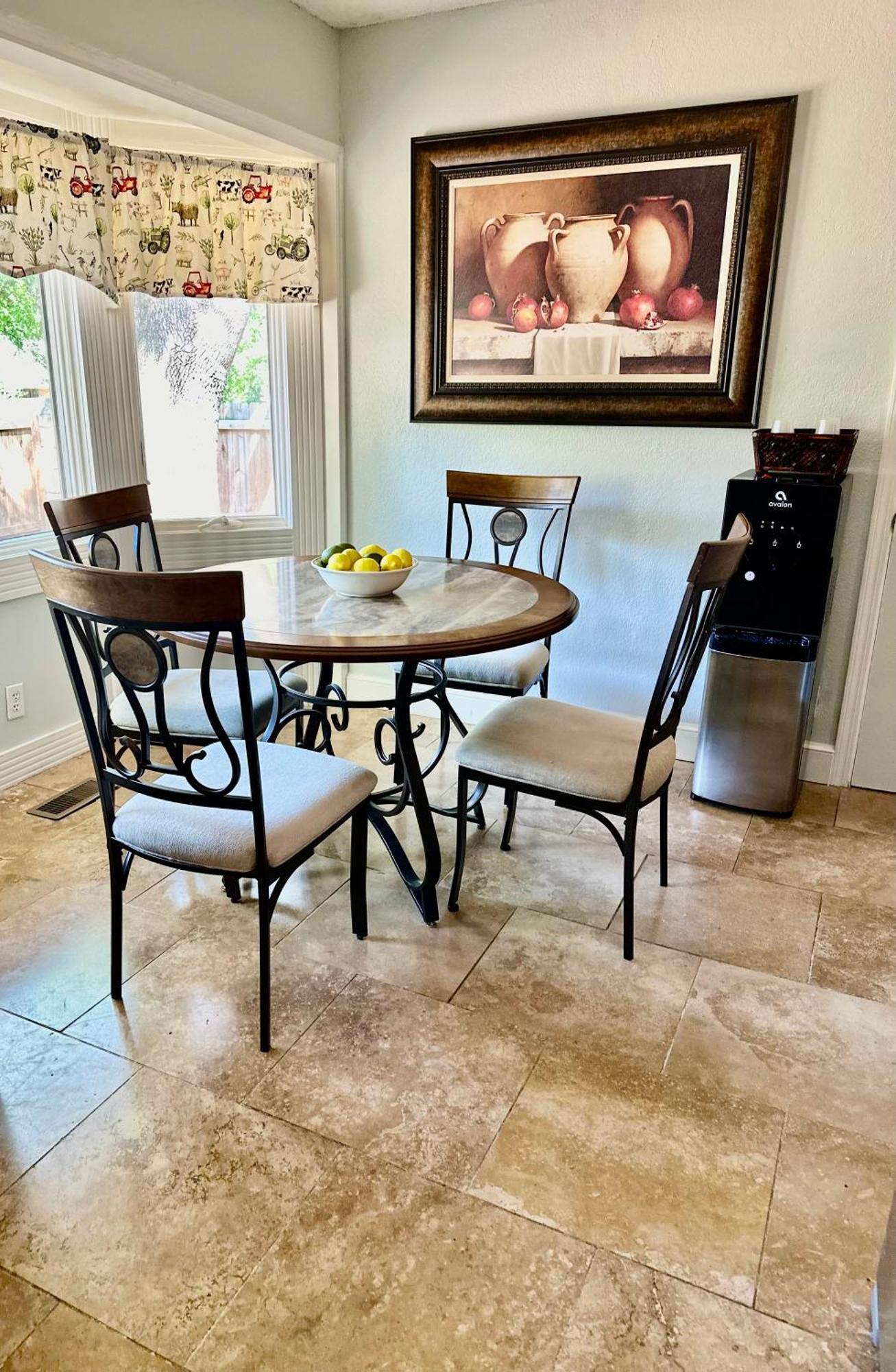 Centrally Located 5 Bedroom 3 Bath 8 Beds Holiday home Tulsa