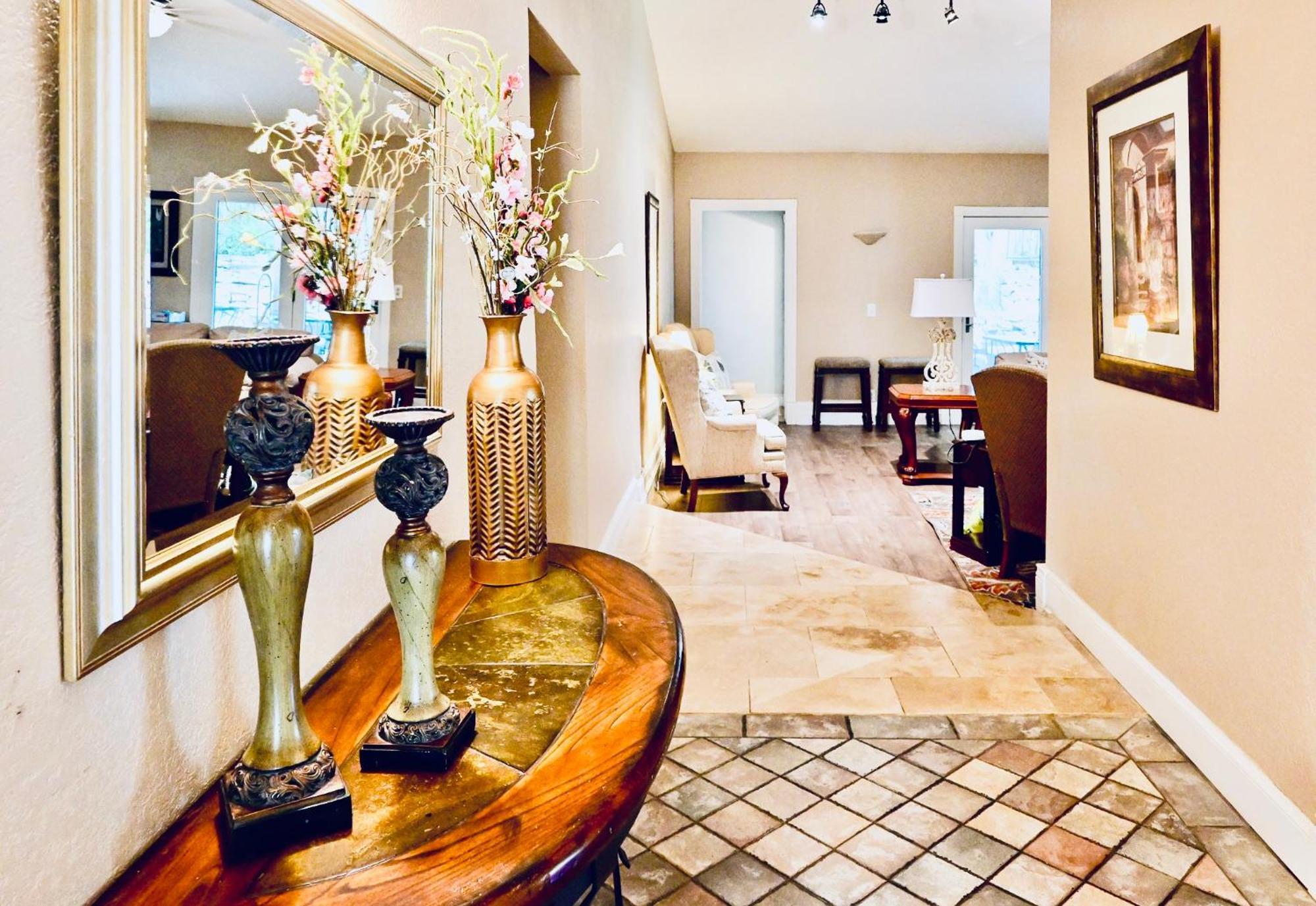 Centrally Located 5 Bedroom 3 Bath 8 Beds Holiday home Tulsa