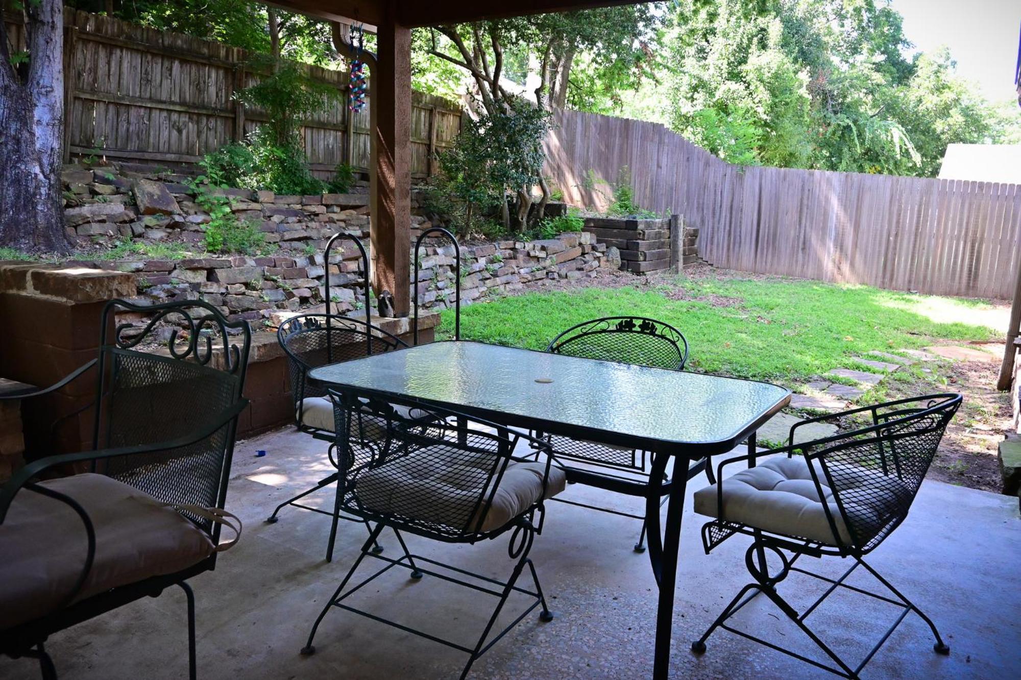 Centrally Located 5 Bedroom 3 Bath 8 Beds Holiday home *