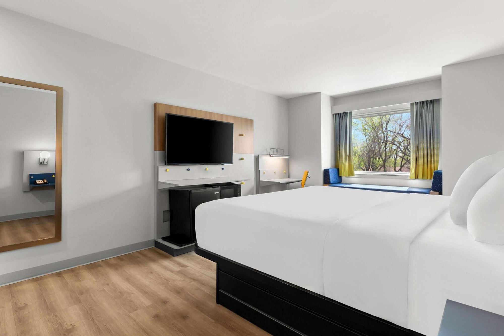 Microtel & By Wyndham - Catoosa Route 66 Motel