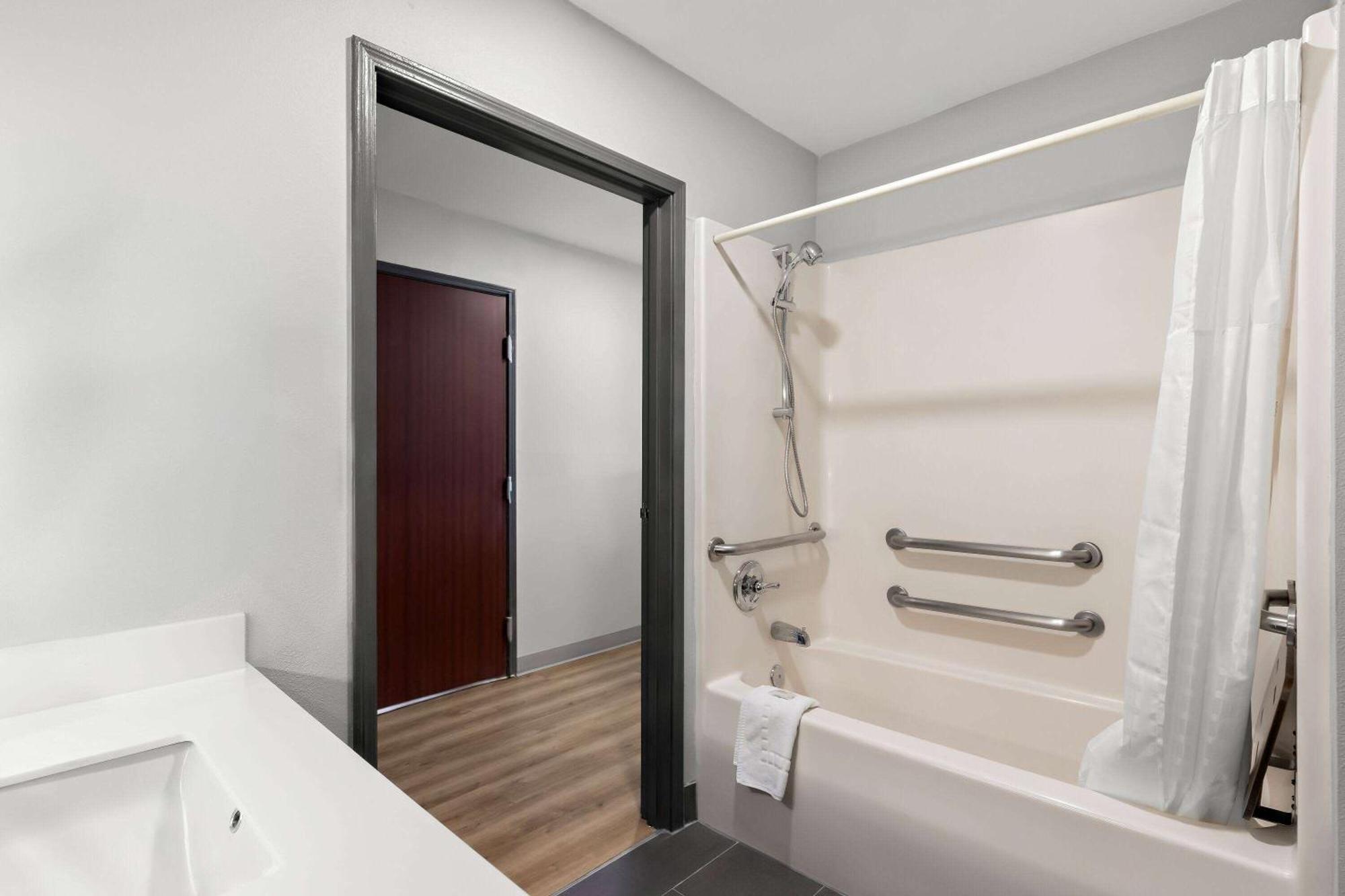 Microtel & By Wyndham - Catoosa Route 66 Motel Tulsa