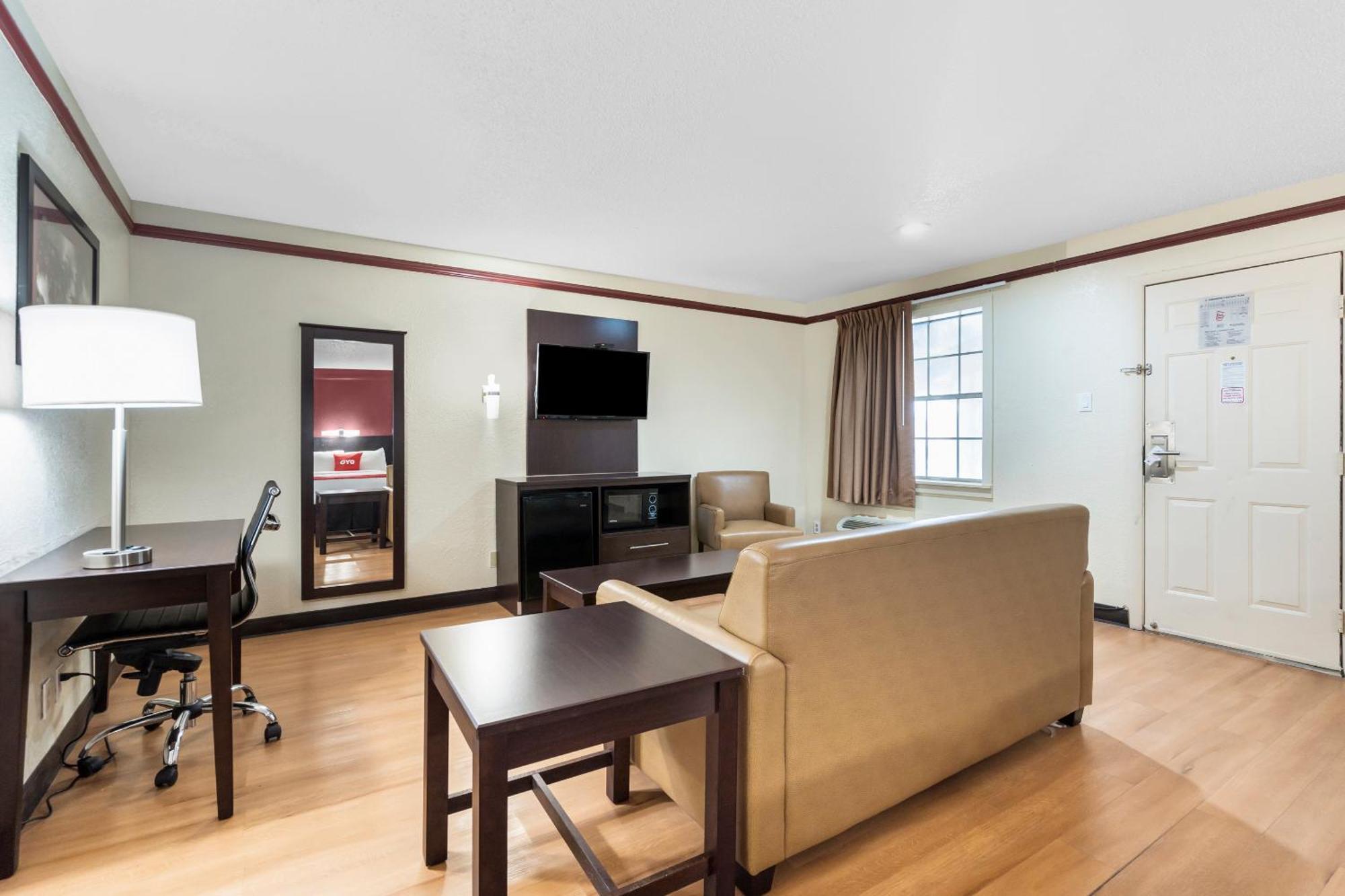 Oyo N Sheridan Rd & Airport Hotel Tulsa