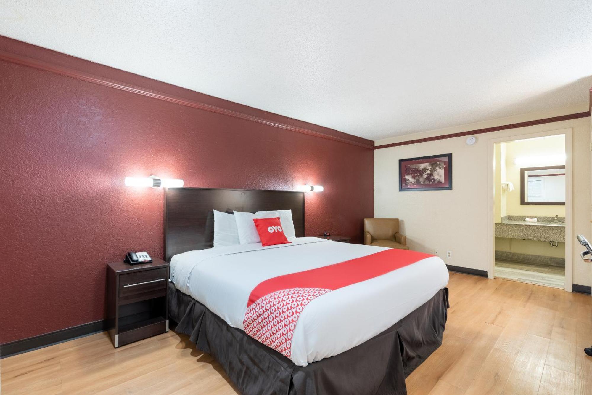 Hotel Oyo N Sheridan Rd & Airport