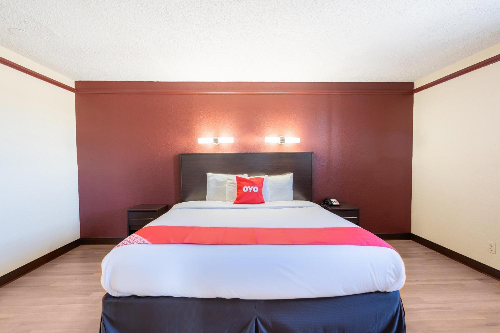 Oyo N Sheridan Rd & Airport Hotel Tulsa