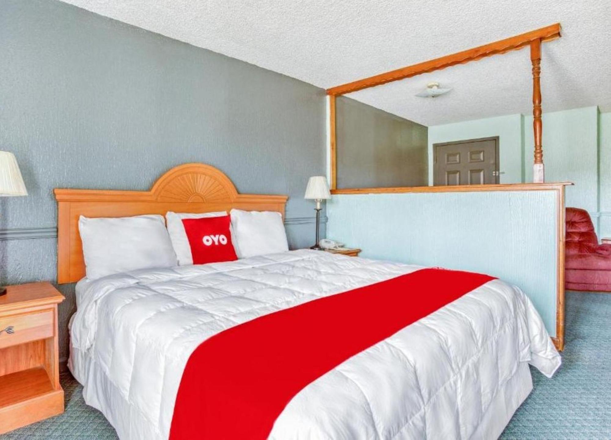 Oyo Townhouse Woodland Hills Hotel