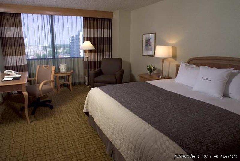 Doubletree By Hilton Downtown 4*