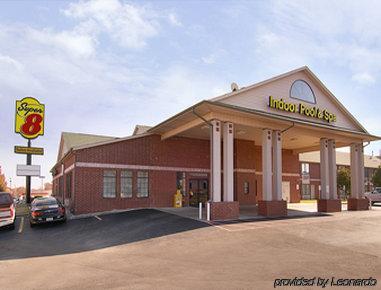Super 8 By Wyndham Tulsa/downtown/east 2*