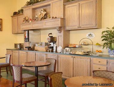 Super 8 By Wyndham Tulsa/downtown/east Hotel 2*