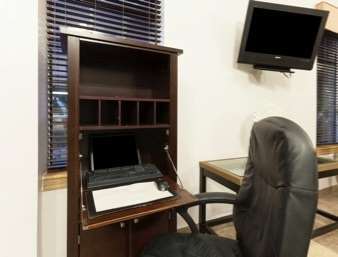 Super 8 By Wyndham Tulsa/downtown/east Hotel 2*