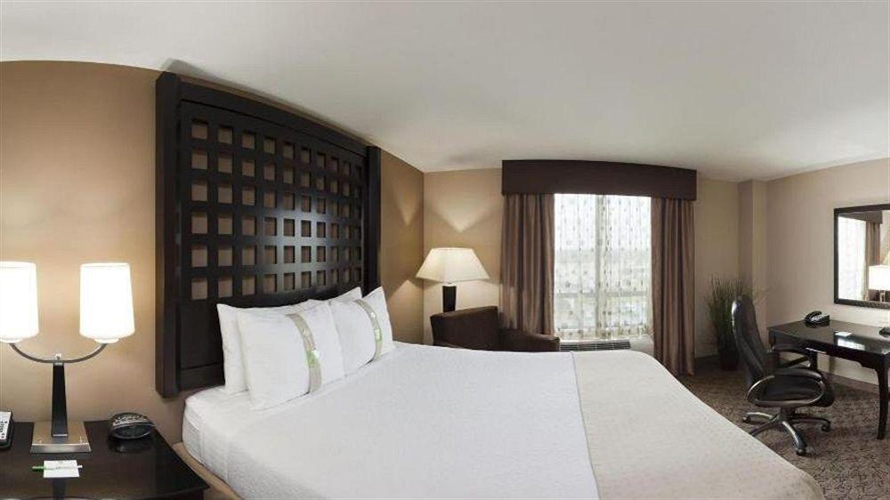 Hotel & South By Ihg Tulsa