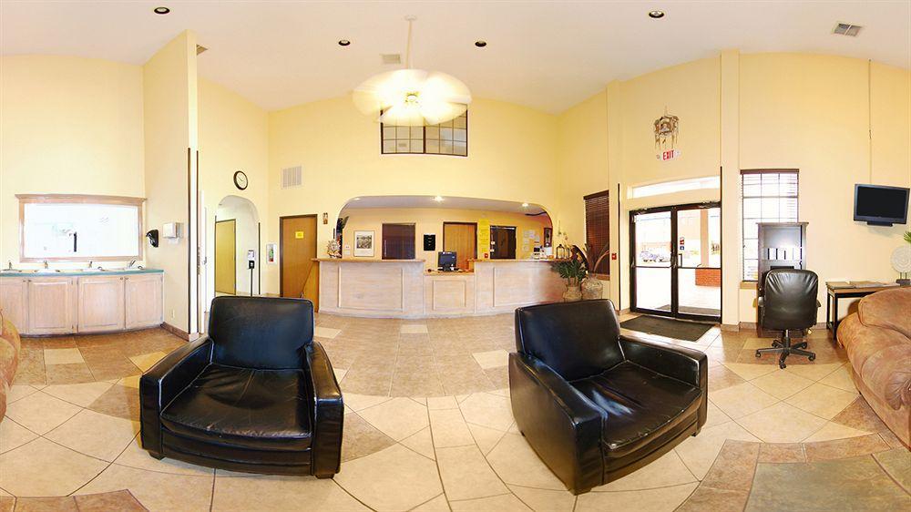 Super 8 By Wyndham Tulsa/downtown/east Hotel
