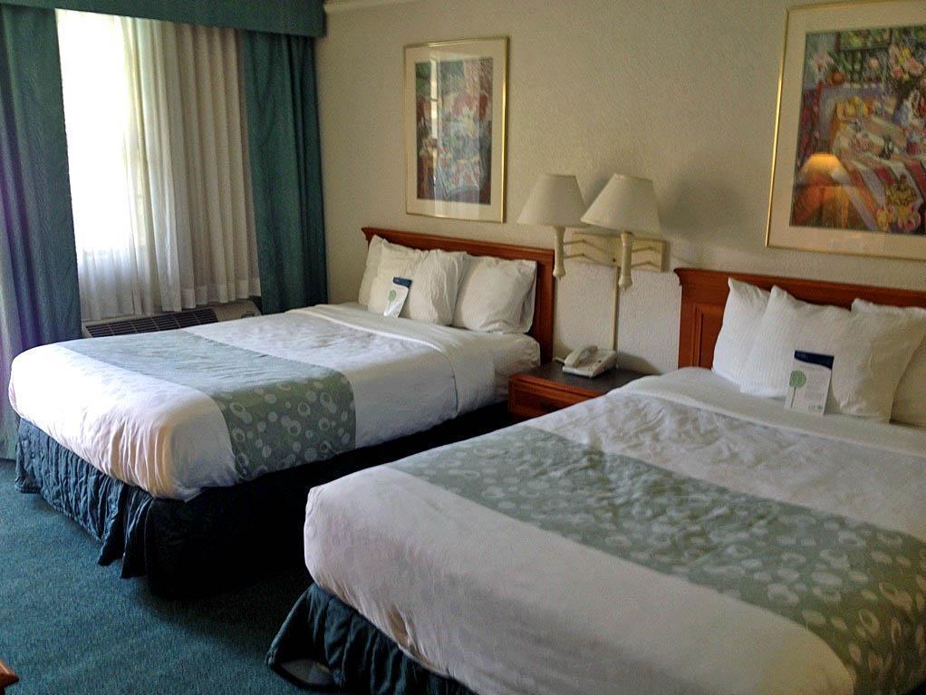 Baymont By Wyndham Broken Arrow Motel
