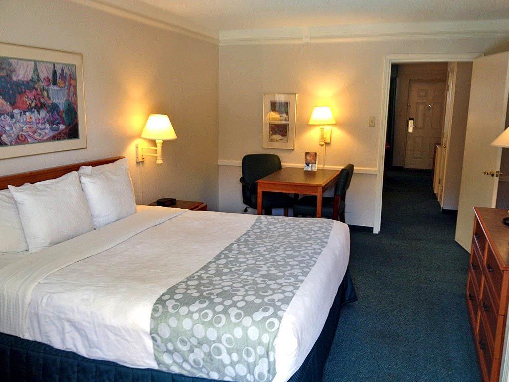 Baymont By Wyndham Broken Arrow Motel 2*