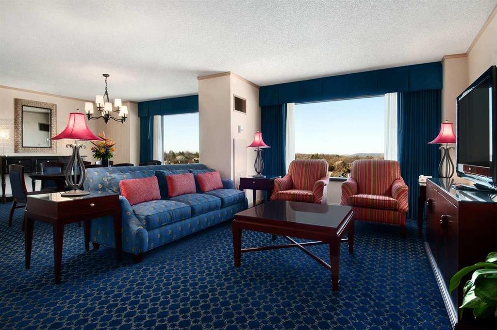 Doubletree By Hilton At Warren Place Hotel Tulsa