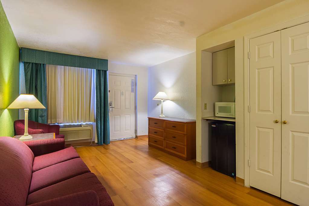 Baymont By Wyndham Broken Arrow 2*