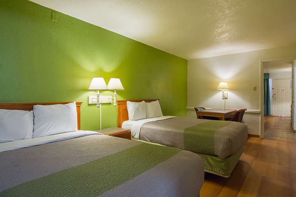 Motel Baymont By Wyndham Broken Arrow 2*