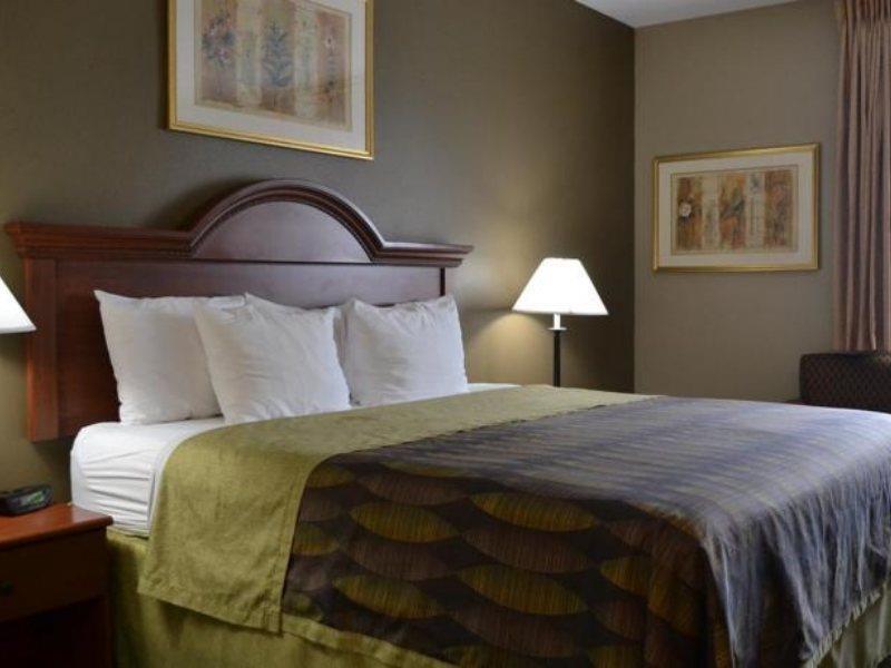 Western & Hotel 3*